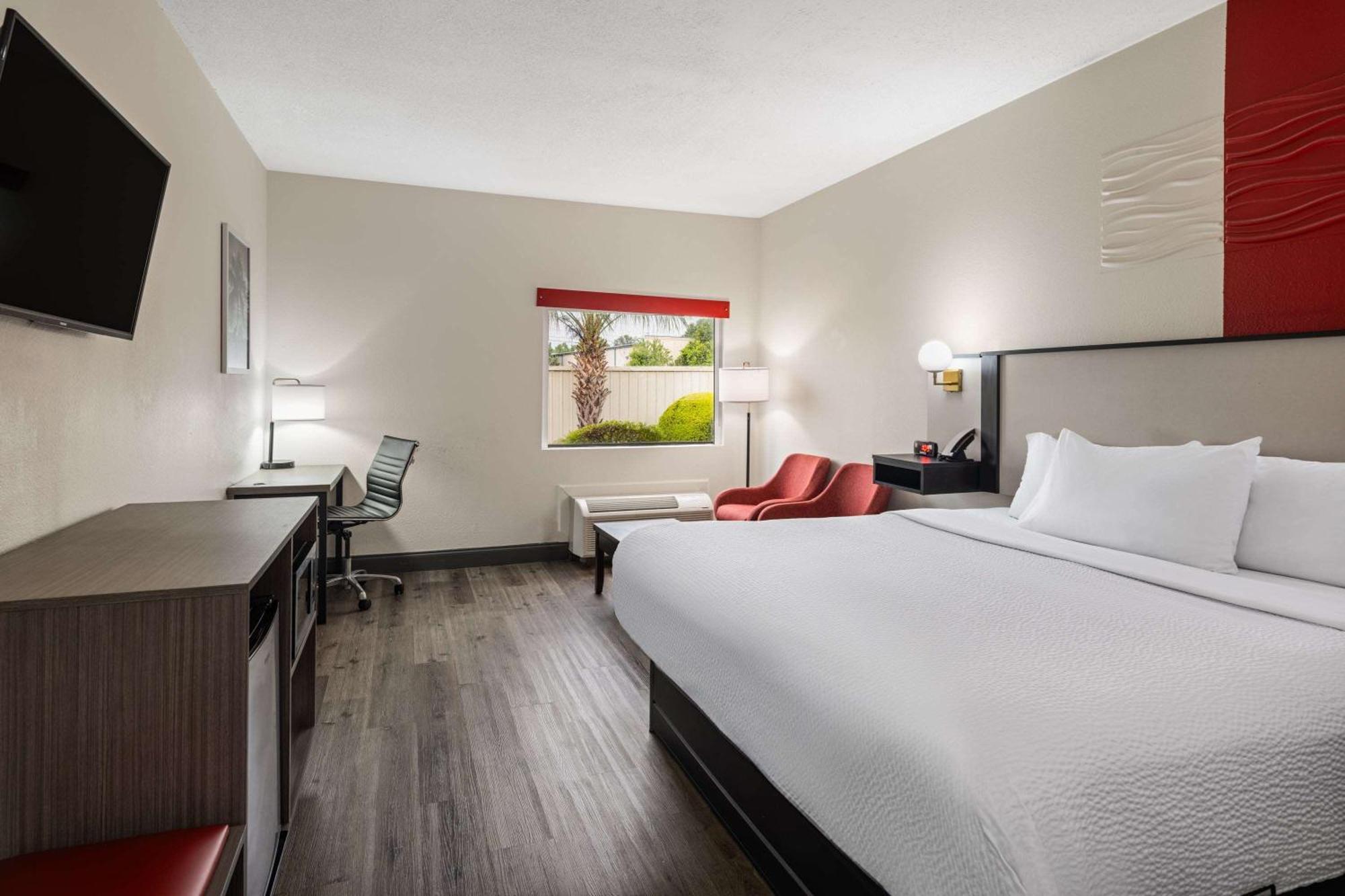 Ramada By Wyndham Locust Grove Hotel Exterior photo