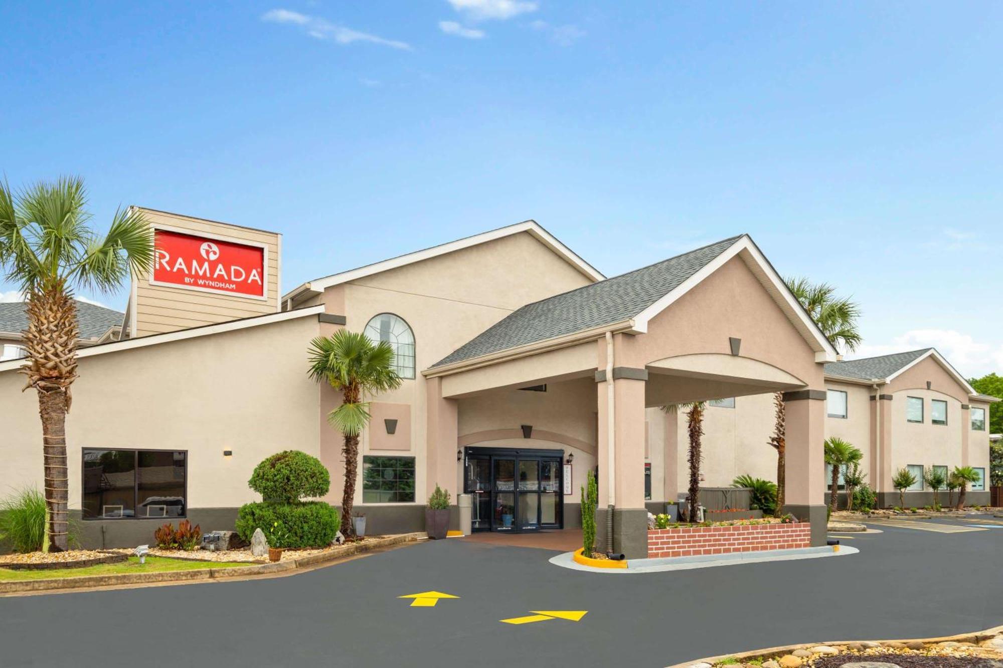 Ramada By Wyndham Locust Grove Hotel Exterior photo